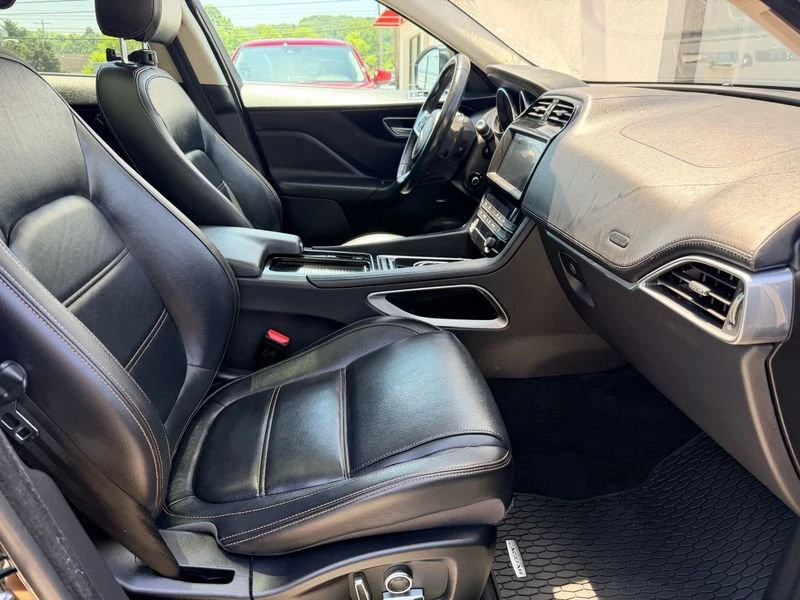 2020 Jaguar F-Pace - Image 16 of 20
