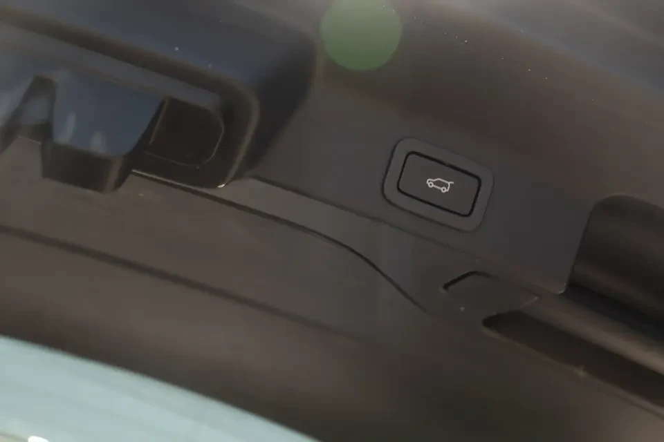 2020 Jaguar F-Pace - Image 7 of 20