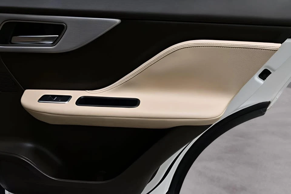 2020 Jaguar F-Pace - Image 18 of 20