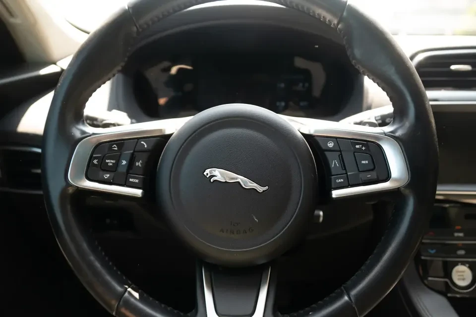 2020 Jaguar F-Pace - Image 9 of 20