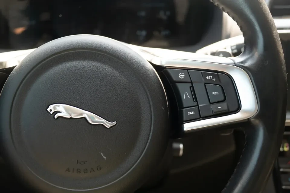 2020 Jaguar F-Pace - Image 10 of 20