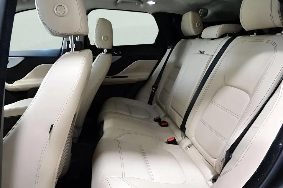 2020 Jaguar F-Pace - Image 15 of 20