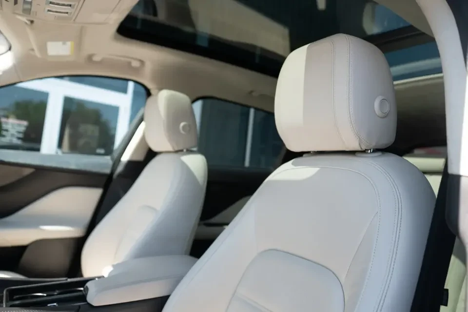 2020 Jaguar F-Pace - Image 17 of 20