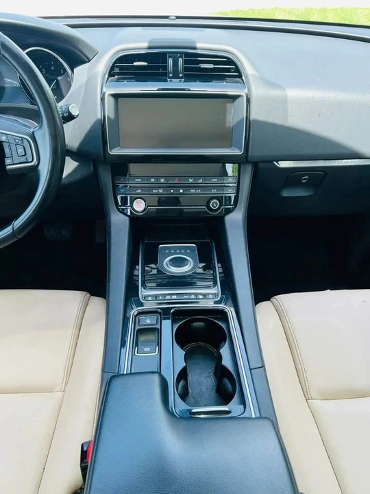 2020 Jaguar F-Pace - Image 6 of 6