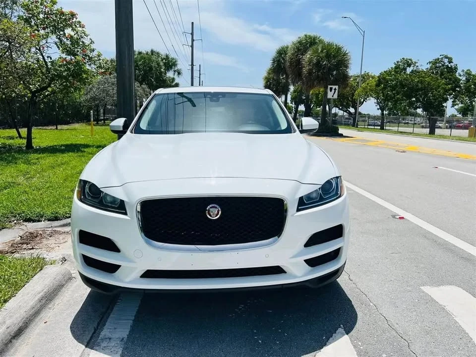 2020 Jaguar F-Pace - Image 4 of 6