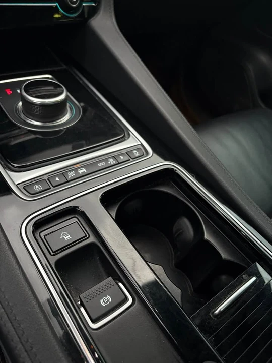 2020 Jaguar F-Pace - Image 14 of 19