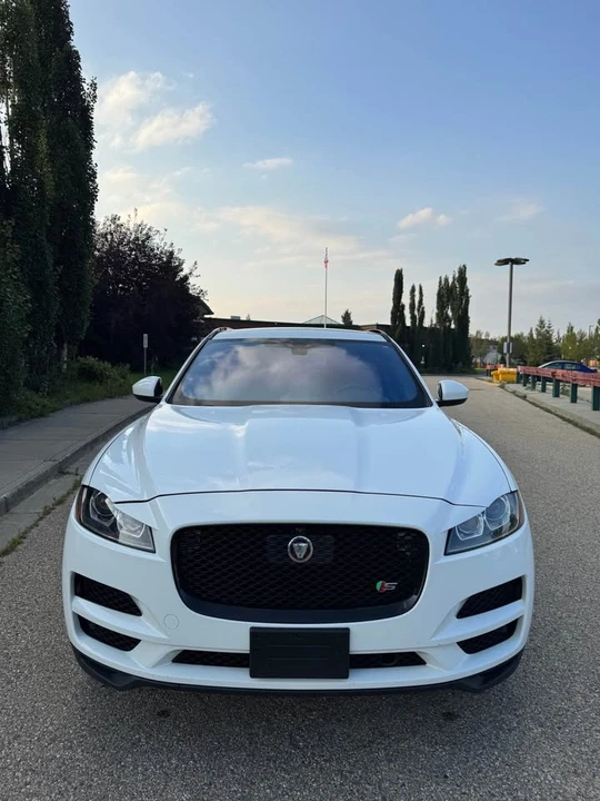 2020 Jaguar F-Pace - Image 2 of 20