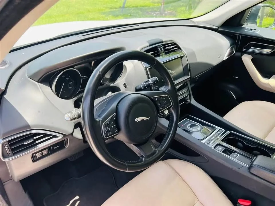 2020 Jaguar F-Pace - Image 5 of 6
