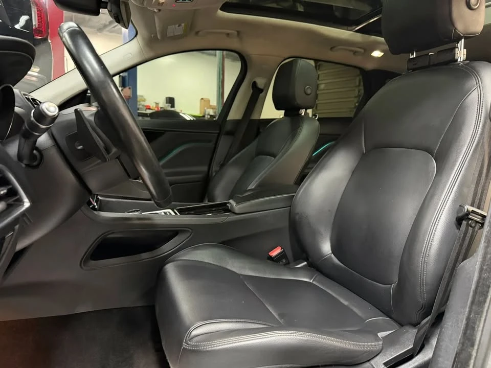 2020 Jaguar F-Pace - Image 11 of 20