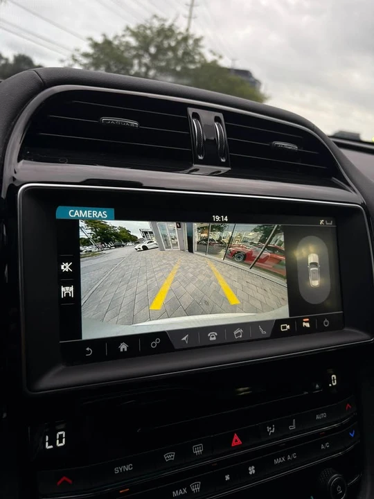 2020 Jaguar F-Pace - Image 11 of 19