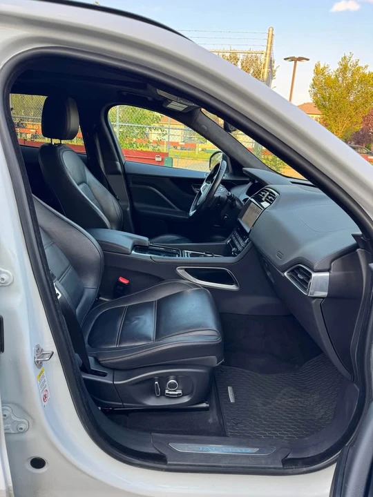 2020 Jaguar F-Pace - Image 15 of 20