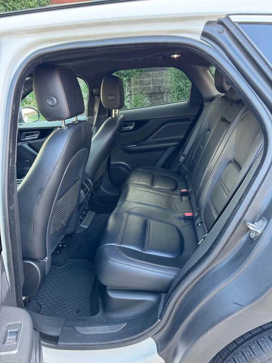 2020 Jaguar F-Pace - Image 13 of 20