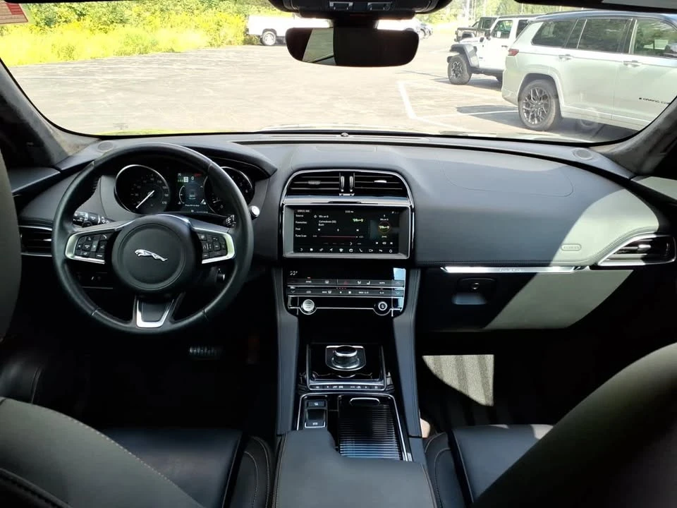 2020 Jaguar F-Pace - Image 13 of 20