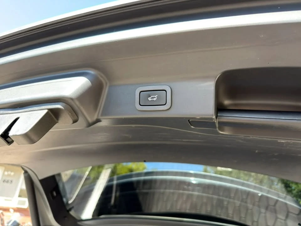 2020 Jaguar F-Pace - Image 18 of 20