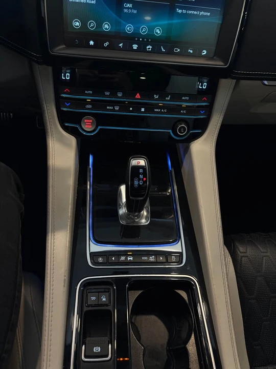 2020 Jaguar F-Pace - Image 6 of 14