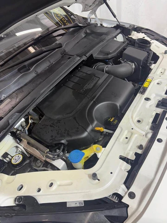 2020 Jaguar F-Pace - Image 8 of 15