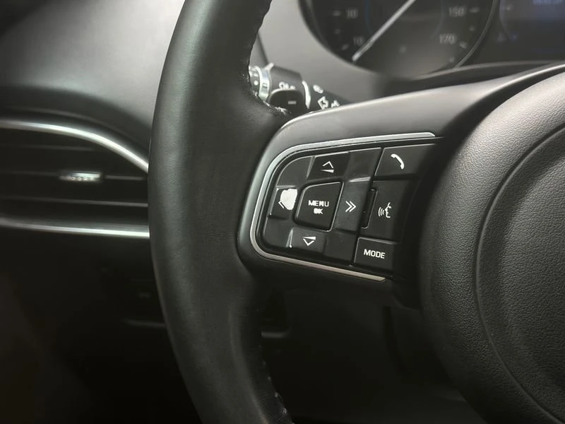 2020 Jaguar F-Pace - Image 9 of 18