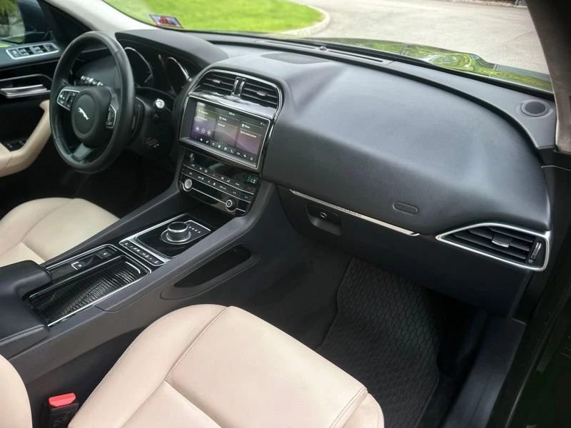 2020 Jaguar F-Pace - Image 16 of 18