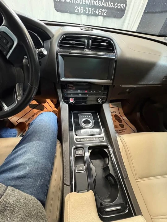 2020 Jaguar F-Pace - Image 12 of 18