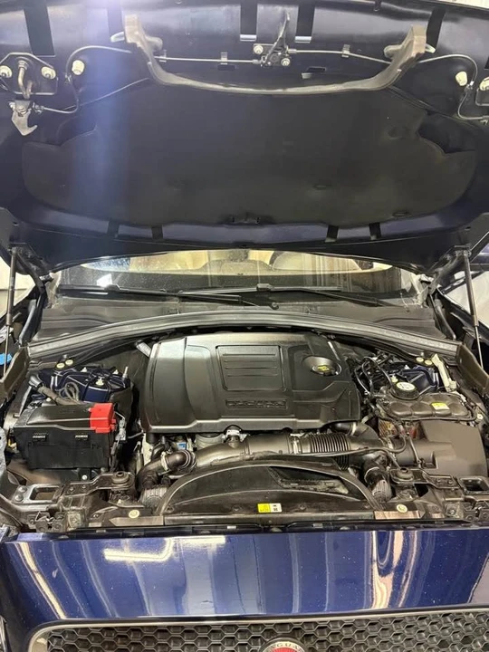 2020 Jaguar F-Pace - Image 9 of 18