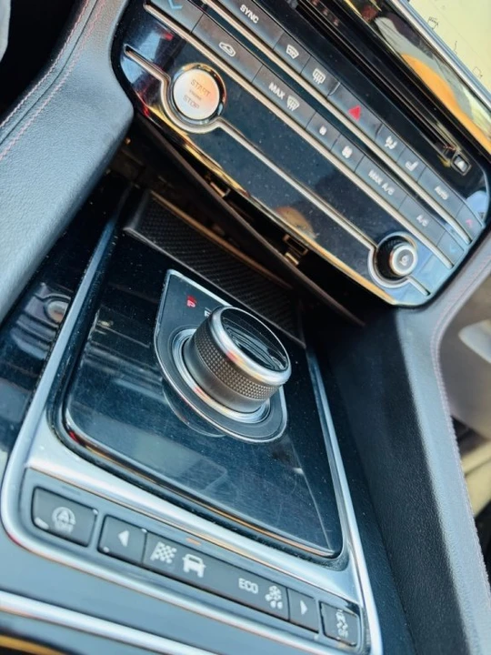2020 Jaguar F-Pace - Image 18 of 19