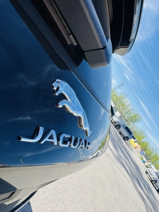2020 Jaguar F-Pace - Image 8 of 19
