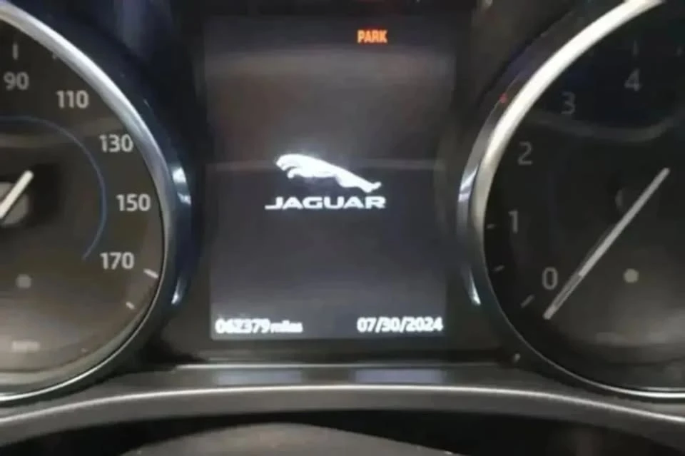 2020 Jaguar F-Pace - Image 14 of 20