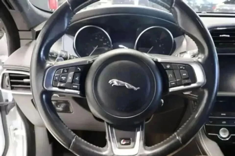 2020 Jaguar F-Pace - Image 15 of 20