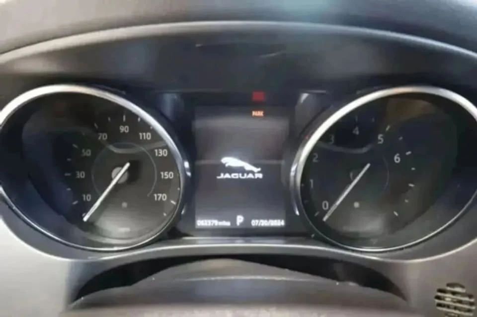 2020 Jaguar F-Pace - Image 13 of 20