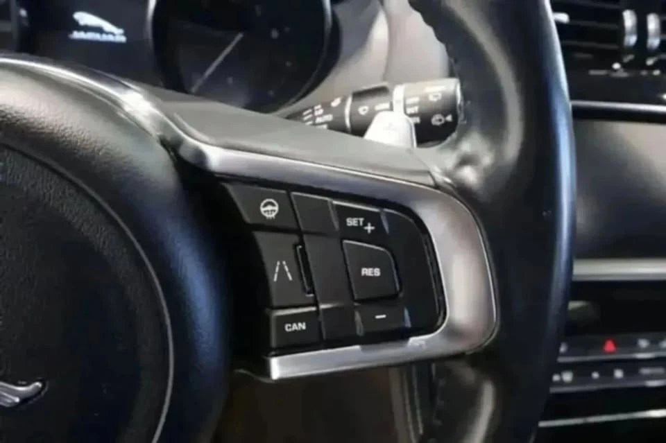 2020 Jaguar F-Pace - Image 17 of 20