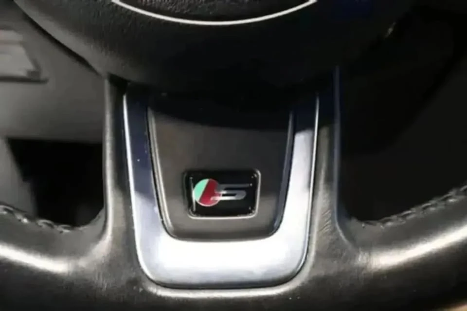 2020 Jaguar F-Pace - Image 18 of 20