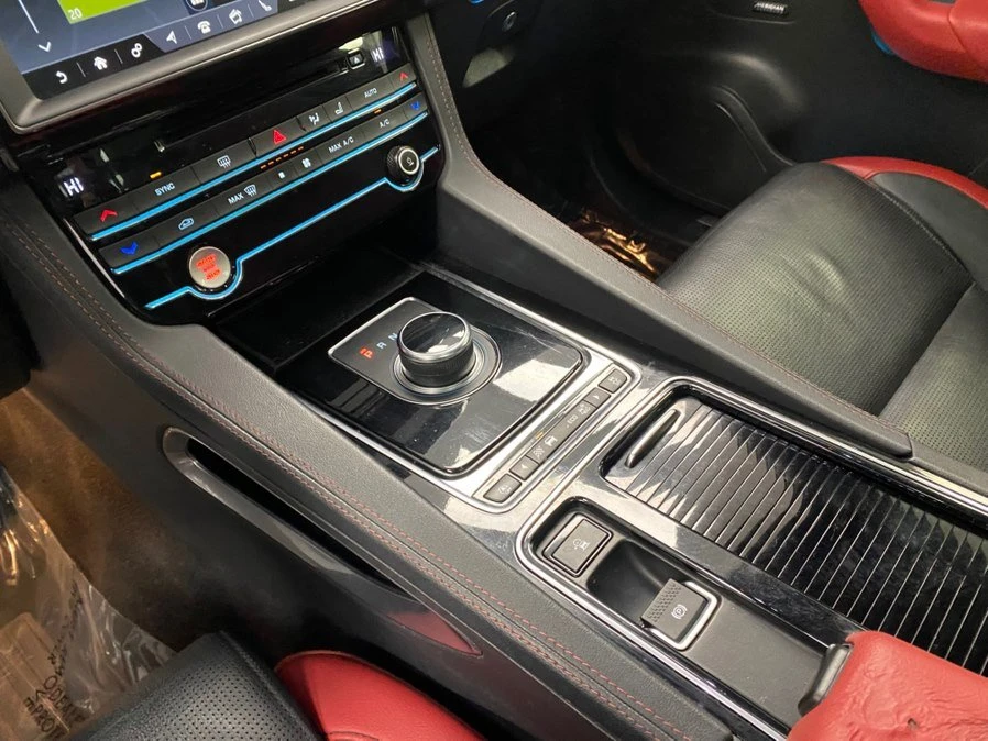 2020 Jaguar F-Pace - Image 10 of 14