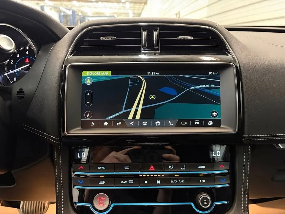 2020 Jaguar F-Pace - Image 18 of 19