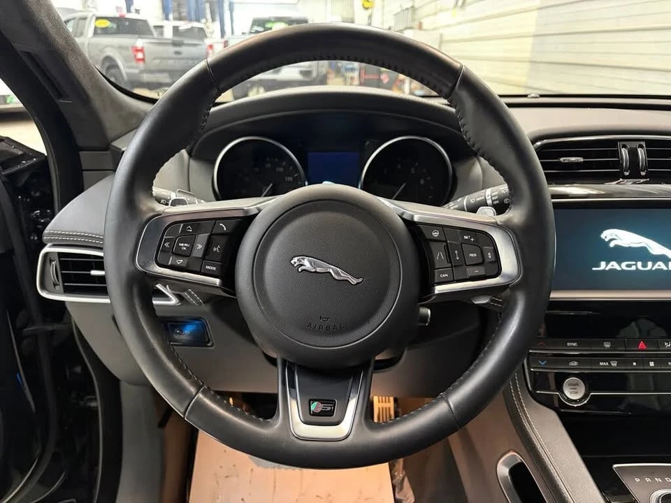 2020 Jaguar F-Pace - Image 13 of 19