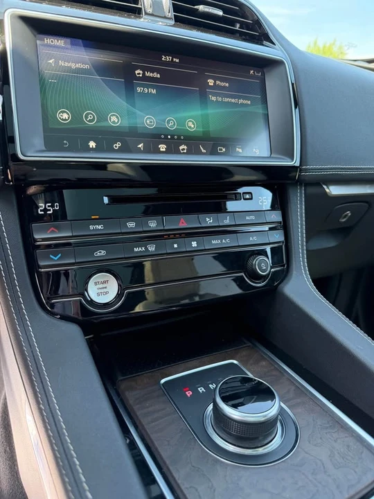 2020 Jaguar F-Pace - Image 9 of 17