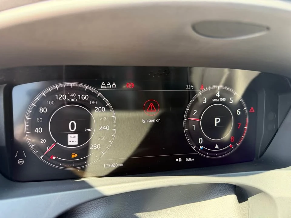 2020 Jaguar F-Pace - Image 10 of 17