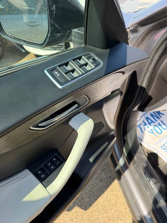 2020 Jaguar F-Pace - Image 8 of 17