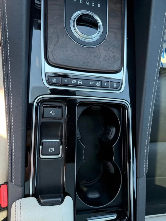 2020 Jaguar F-Pace - Image 14 of 17