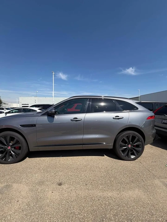 2020 Jaguar F-Pace - Image 3 of 17