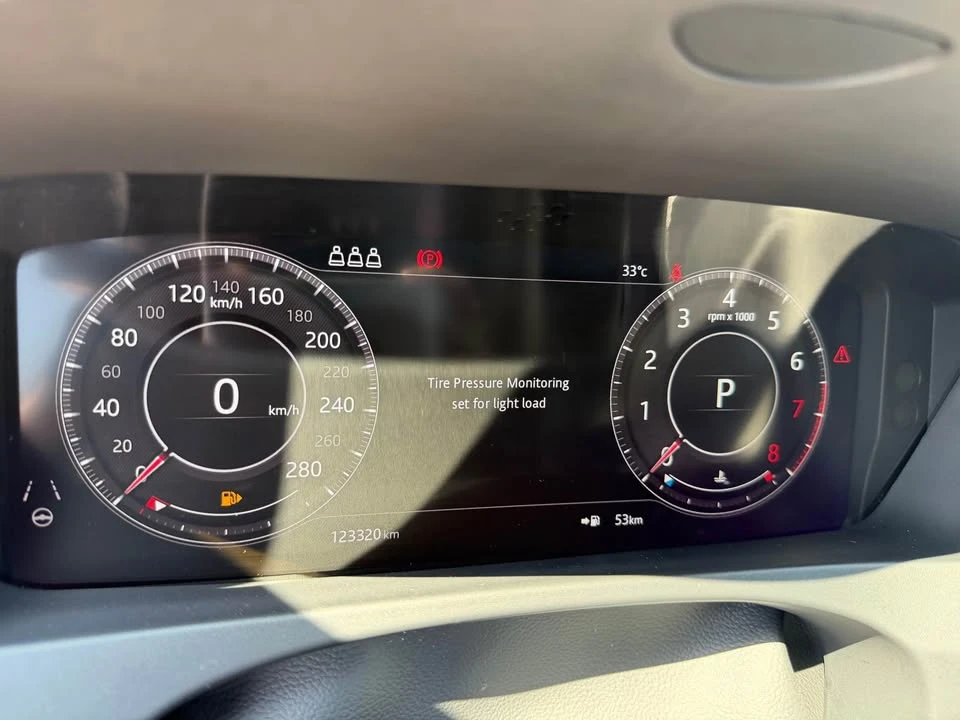 2020 Jaguar F-Pace - Image 11 of 17