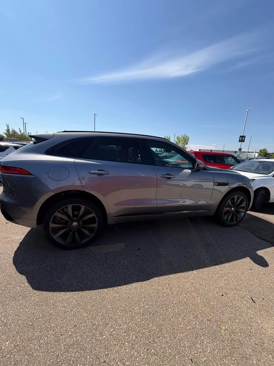 2020 Jaguar F-Pace - Image 5 of 17