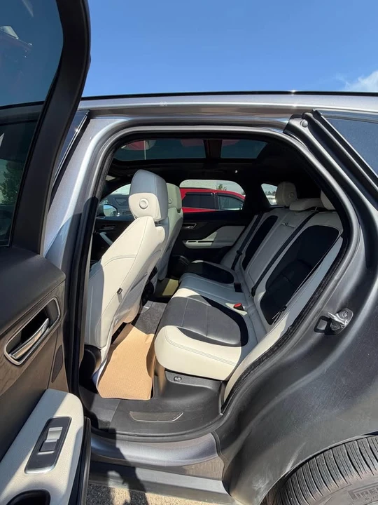 2020 Jaguar F-Pace - Image 7 of 17