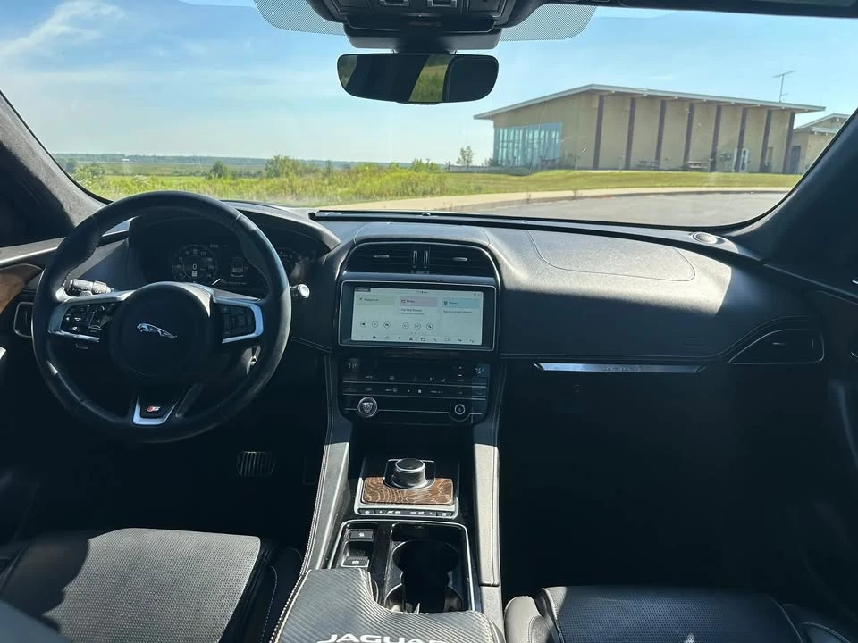 2020 Jaguar F-Pace - Image 14 of 18