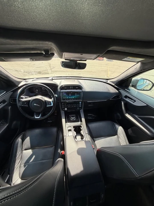 2020 Jaguar F-Pace - Image 14 of 17
