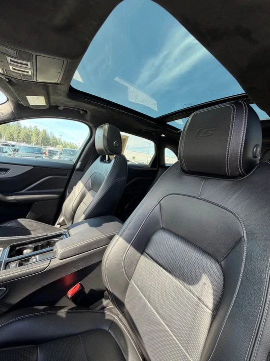 2020 Jaguar F-Pace - Image 15 of 17
