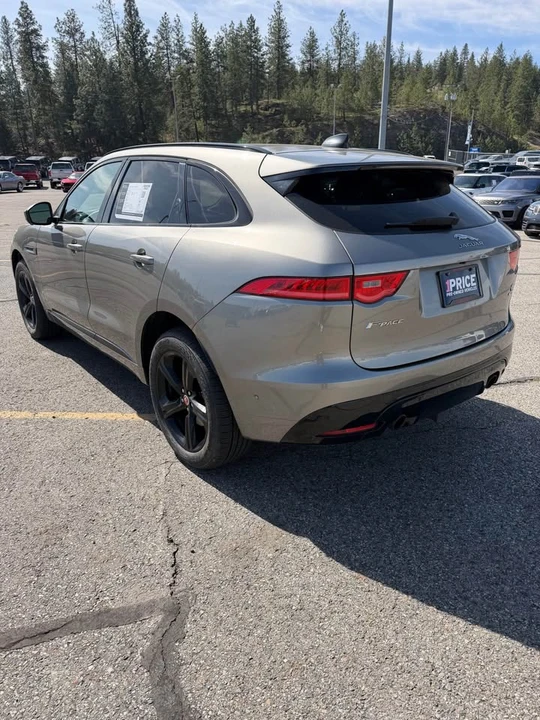 2020 Jaguar F-Pace - Image 10 of 17