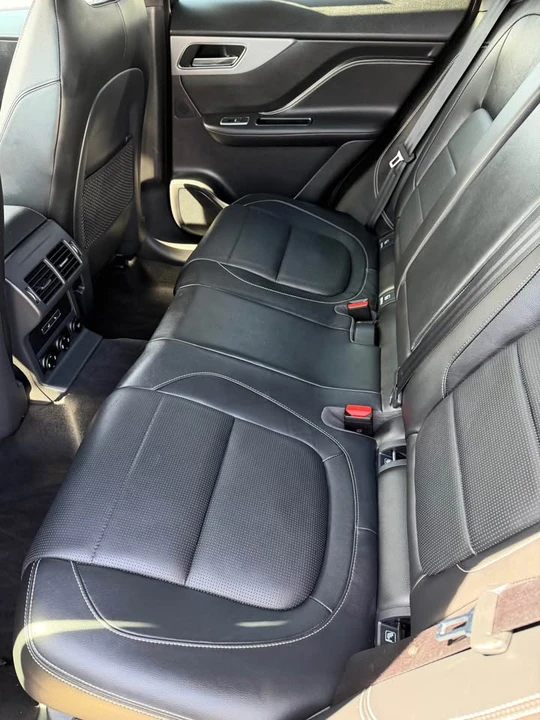 2020 Jaguar F-Pace - Image 13 of 17