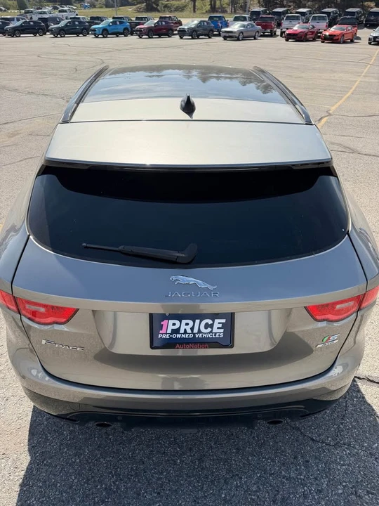 2020 Jaguar F-Pace - Image 11 of 17