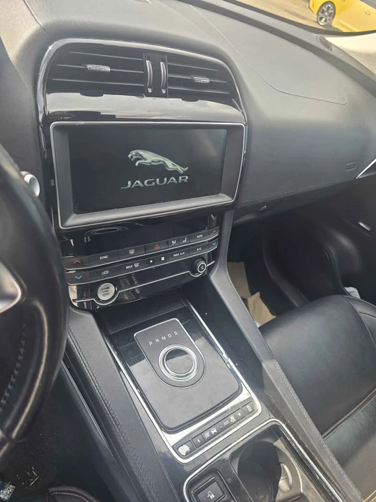 2020 Jaguar F-Pace - Image 12 of 18