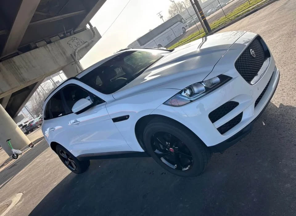 2020 Jaguar F-Pace - Image 5 of 10